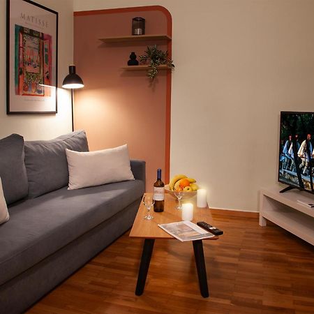 Aris123 By Smart Cozy Suites - Apartments In The Heart Of Athens - 5 Minutes From Metro - Available 24Hr エクステリア 写真